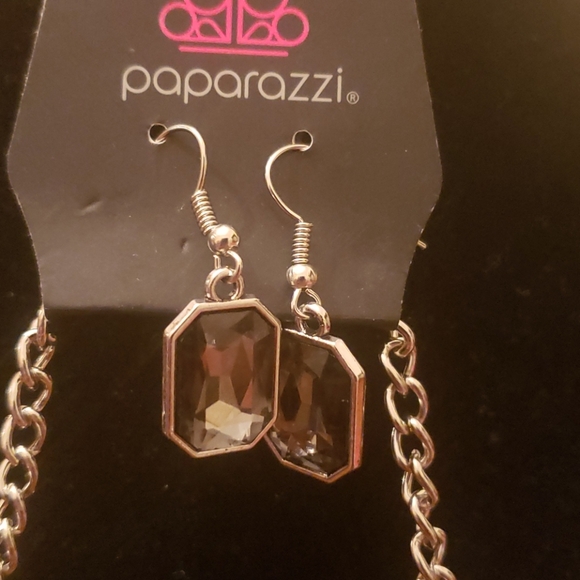 Short necklace - Picture 2 of 2